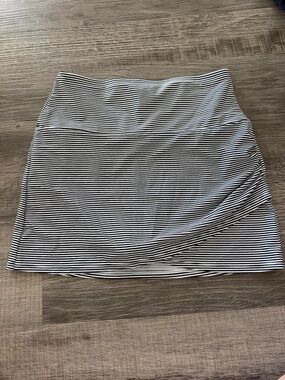 Women's Black and White Striped Ruched Skirt Small